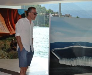 Bruno Quaggio presso mostra fotografica Christo e Jeanne Claude